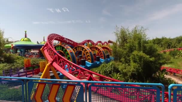Slinky Dog Toy Story Rollercoaster Στο Walt Disney World Hollywood — Αρχείο Βίντεο