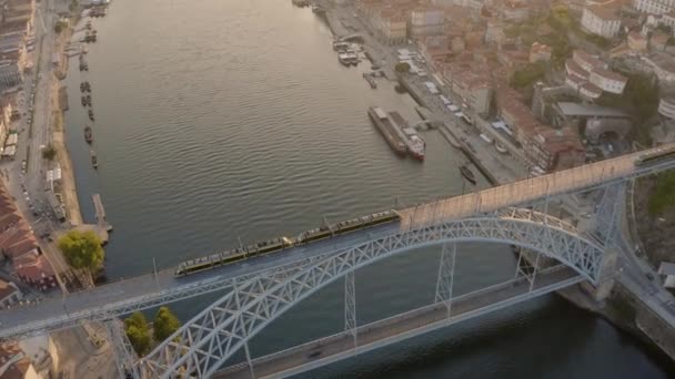 Una Vista Aérea Del Río Duero Metro Puente Dom Luis — Vídeos de Stock