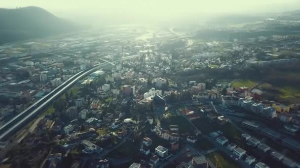 位于瑞士提契诺市绿地的美丽城市景致的鸟瞰 — 图库视频影像