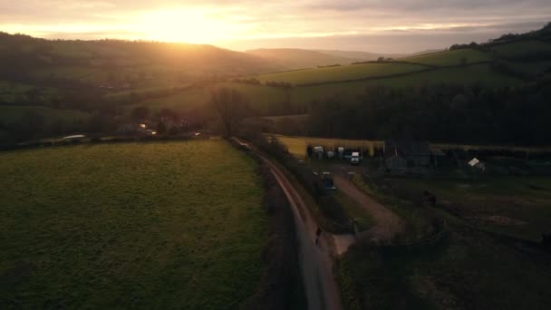 Беспилотник Снимающий Английскую Сельскую Местность Золотой Час Англия Великобритания — стоковое видео