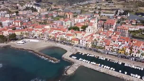 Sebuah Rekaman Udara Dari Pelabuhan Kota Riva Ligure Italia — Stok Video