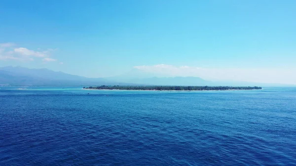 Una Vista Panorámica Una Isla Frente Mar Turquesa Día Soleado — Foto de Stock