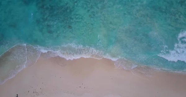 モルディブのターコイズブルーの水の空中ビュー — ストック写真