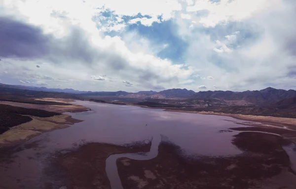 コヤッシュ湖とアメリカ先住民遺跡 ホースシューダム アリゾナ州 — ストック写真