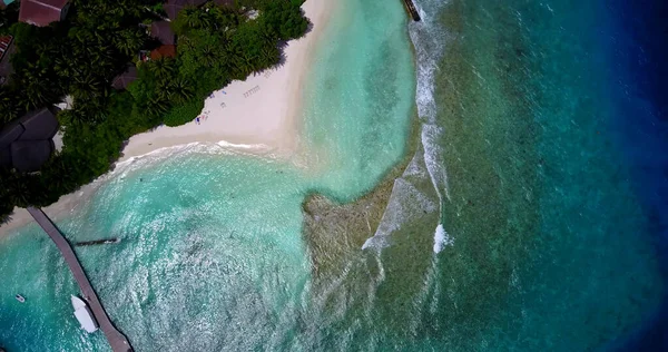 Una Toma Aérea Turistas Que Pasan Sus Vacaciones Una Isla — Foto de Stock
