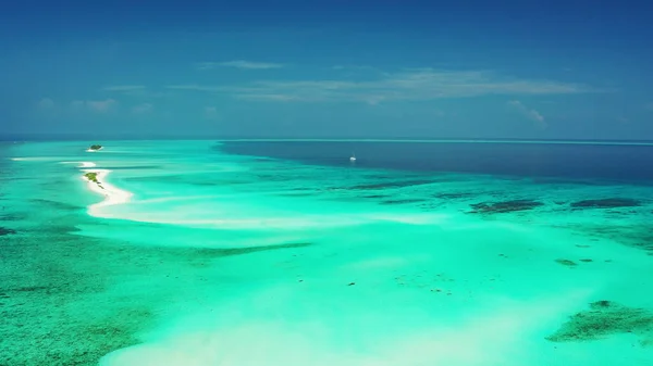 Una Vista Aerea Del Magico Oceano Blu Una Giornata Estiva — Foto Stock