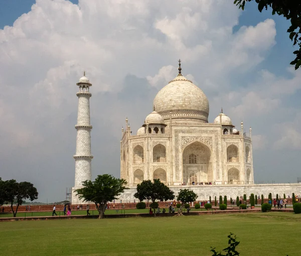 Taj Mahal Contra Céu Nublado Agra Índia — Fotografia de Stock