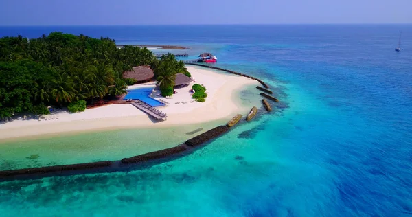 Drone Aereo Isola Popolata Nelle Maldive Bagnata Dall Oceano Indiano — Foto Stock