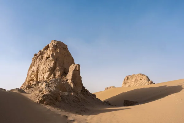 사막에서 구조물 과실을 — 스톡 사진