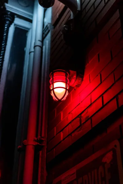 Una Luz Roja Pared Edificio Jersey City — Foto de Stock