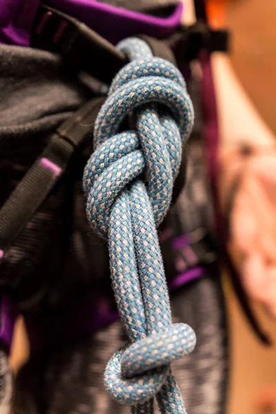 Vertical Closeup Shot Properly Tied Figure Knot Hiker Backpack — Stock Photo, Image