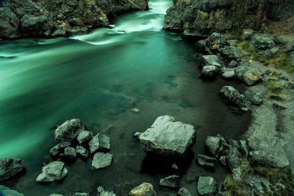 Довгий Вплив Річки Вогняної Діри Єллоустонському Національному Парку Штат Монтана — стокове фото