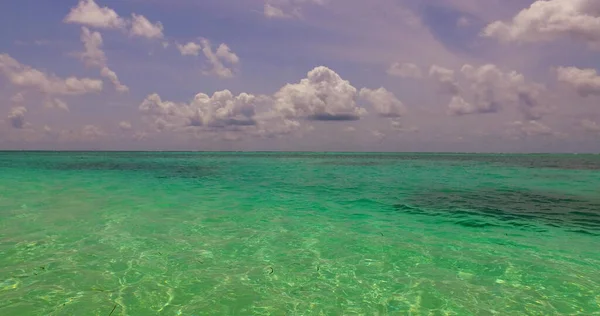 Bellissimo Paesaggio Balneare Con Acqua Turchese Alle Maldive — Foto Stock