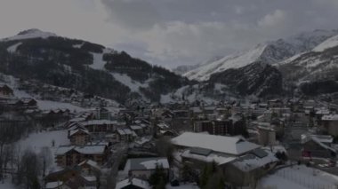 Valloire in Winter, Savoie 'nin hava görüntüleri,