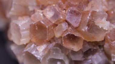 Pembe kaya tuzuna yakın çekim