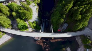 Kuzey Vancouver 'daki Capilano Nehri Bölge Parkı' ndaki Cleveland barajının hava görüntüsü.