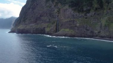 Güneşli bir günde Madeira Drone 'un güzel bir görüntüsü.