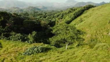 Samana, El Limon, Dominik Cumhuriyeti 'ndeki küçük bir köyün hava görüntüsü.