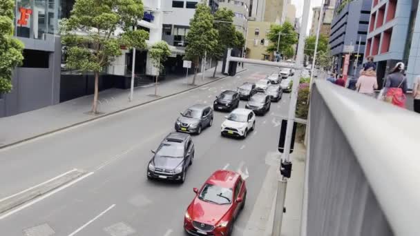Uma Vista Carros Dirigindo Ruas Movimentadas — Vídeo de Stock