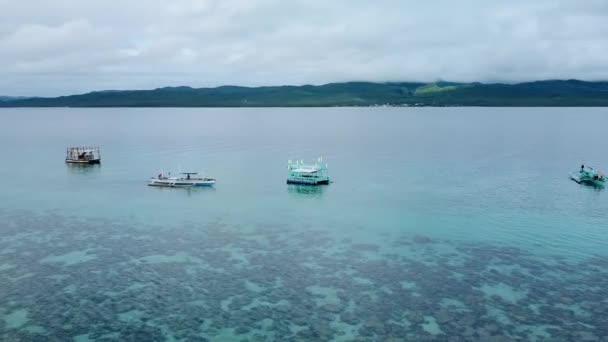 Time Lapse Ett Hav Och Fjärran Med Segelbåtar Quezon San — Stockvideo