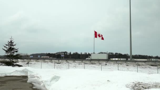 Timelapse Highway North Extension Orillia Canada Met Vlaggen Wind — Stockvideo