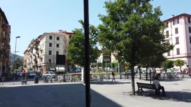 Uma Filmagem Pessoas Andando Nas Ruas Cidade Spezia Com Edifícios — Vídeo de Stock