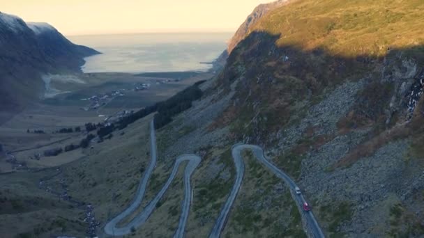 Letecký Pohled Pláž Obklopenou Horami Během Západu Slunce Hoddevíku Norsko — Stock video