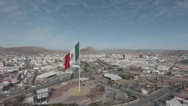 Vacker Drönare Skott Mexikansk Flagga Viftande — Stockvideo