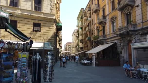 Filmaufnahmen Von Menschen Die Spezia Durch Die Straßen Gehen Mit — Stockvideo