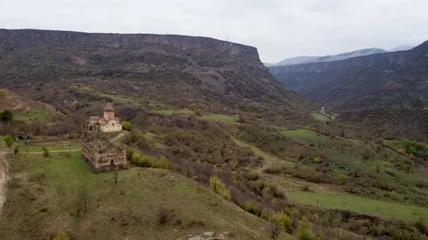 아르메니아의헤네 수도원의 이무성 자연에둘러 — 비디오
