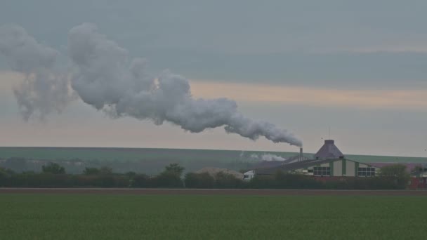 Vzdálený Pohled Zemědělskou Továrnu Znečišťující Ovzduší Remeši Francie — Stock video