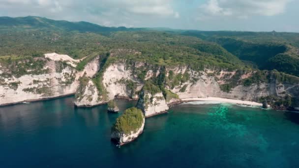 Aerial Footage Diamond Beach Nusa Penida Bali Indonesia — Stock Video