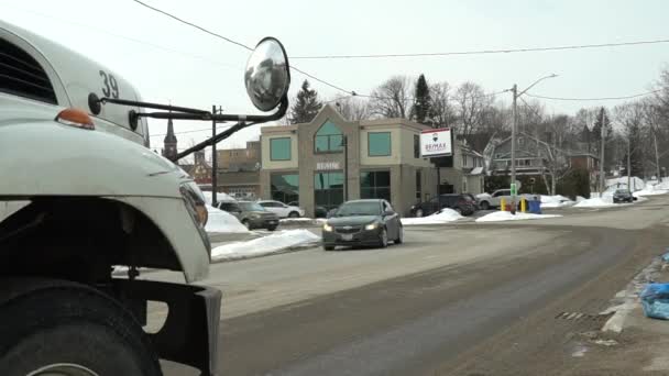 Time Lapse Garbage Truck Heavy Traffic Downtown Orillia — Stock Video