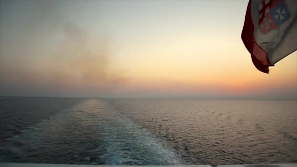 Een Prachtig Uitzicht Zee Vanaf Een Boot Met Een Italiaanse — Stockvideo