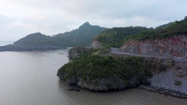 Sledovací Dron Vystřelen Podél Pobřeží Ostrova Cat Vietnamu — Stock video