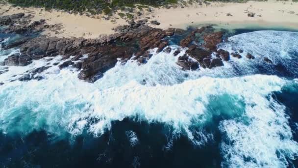 Дронові Постріли Потужної Хвилі Розбиває Скелі Річці Маргарет — стокове відео