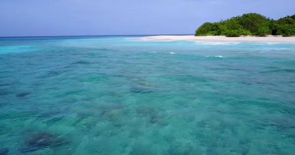 Прекрасна Бірюзова Морська Вода Маленький Острів Відстані — стокове фото