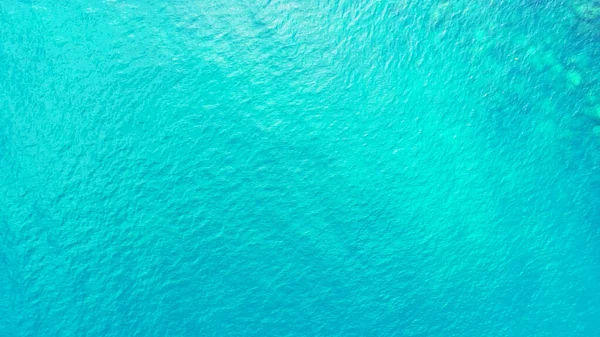 청록색 바다가 보이는 공중에서 — 스톡 사진