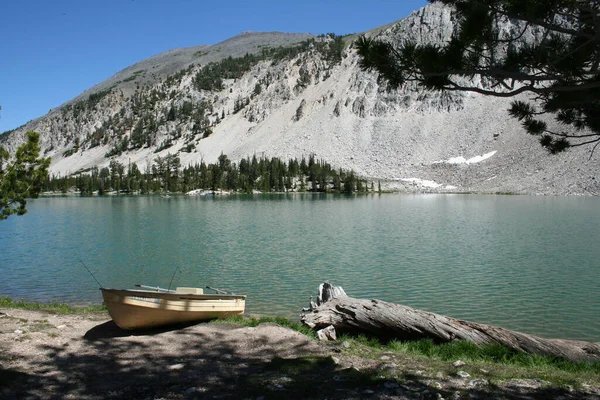 Ein Ruderboot Der Küste Des Meadow Lake Gilmore Idaho Usa — Stockfoto