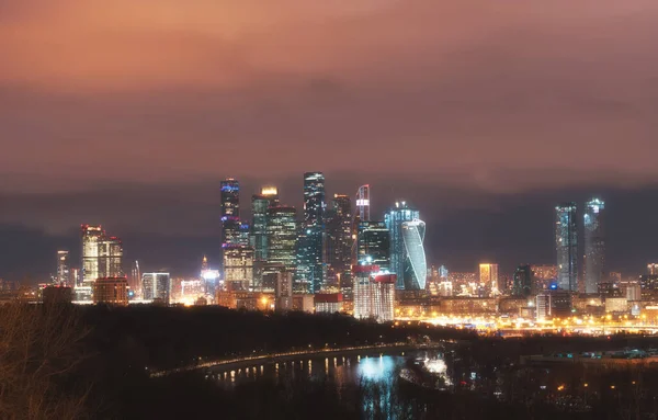 Moskou Stad Ontsteken Gebouw Torens Avond — Stockfoto