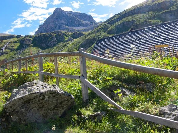 Een Foto Van Een Hut Natuur Refuge Plaisance Berghut Champagny — Stockfoto