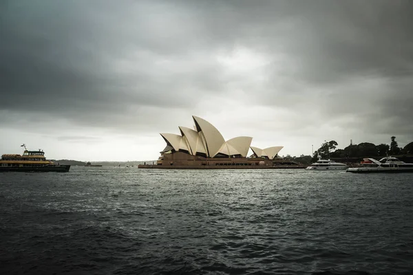 Avlägsen Över Sydney Opera House Molnig Dag Australien — Stockfoto