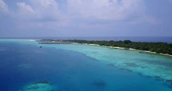 Una Vista Aérea Una Pequeña Isla Tropical Con Una Playa — Foto de Stock