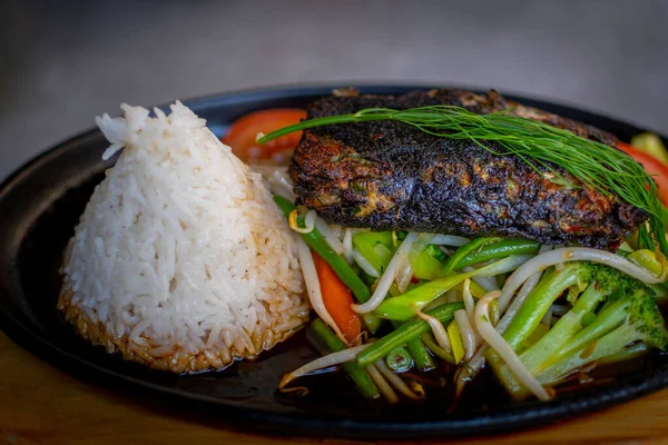 越南菜 蔬菜和海藻汉堡 横向特写和选择性聚焦 健康饮食 没有动物产品食物 — 图库照片