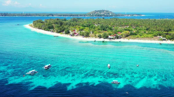 Una Vista Aérea Isla Rodeada Agua Esmeralda Maldivas — Foto de Stock