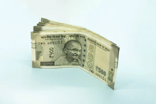 Indian 500 Rupee Note Currency Isolated Pastel Blue Background — Stock Photo, Image