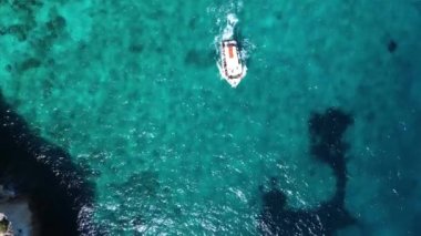 Yunanistan 'ın Zakhynthos kentindeki bir teknenin hava görüntüsü