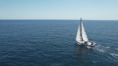 Cabo San Lucas 'tan denize açılıp Pasifik' in yarısını gemiyle geçmek.