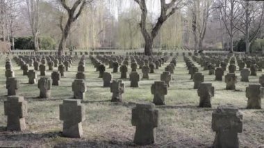 Dortmund, Almanya 'da 2. Dünya Savaşı' ndan kalma bir mezar taşı tarlası.