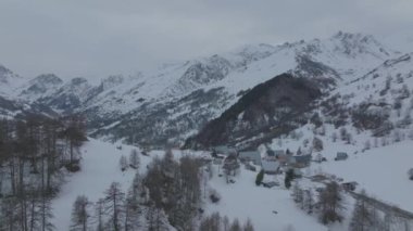 Ocak ayı boyunca Valloire 'nin kışın hava manzarası